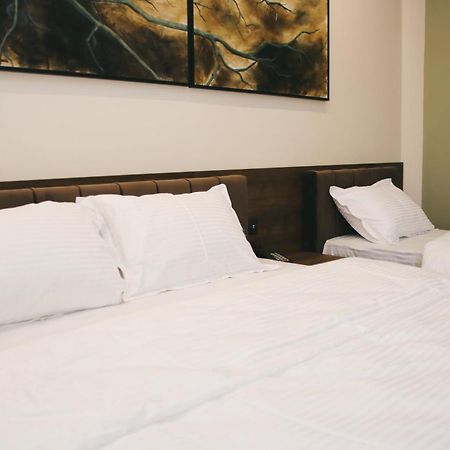 Hotel Rozafa Suhareke 外观 照片