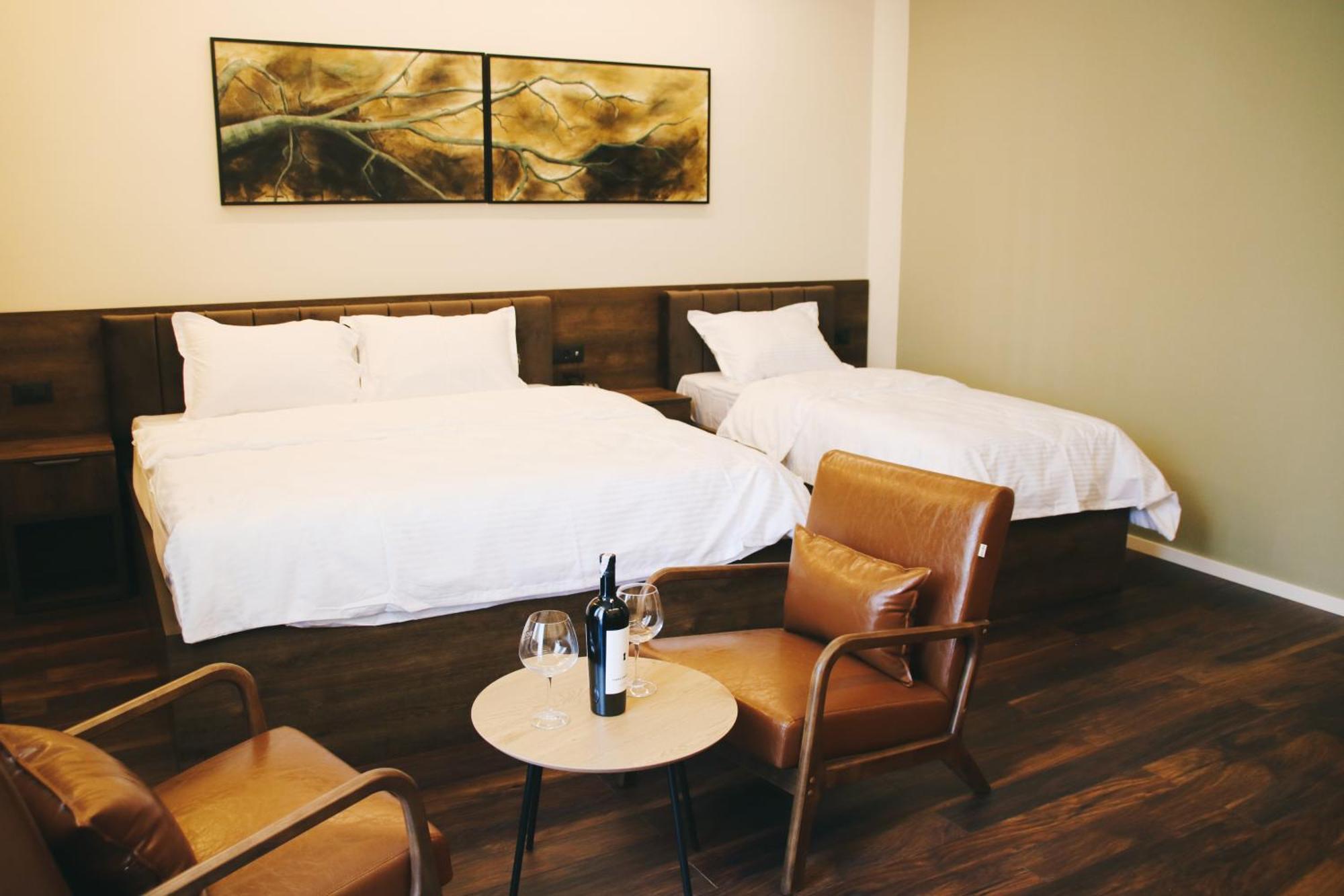 Hotel Rozafa Suhareke 外观 照片